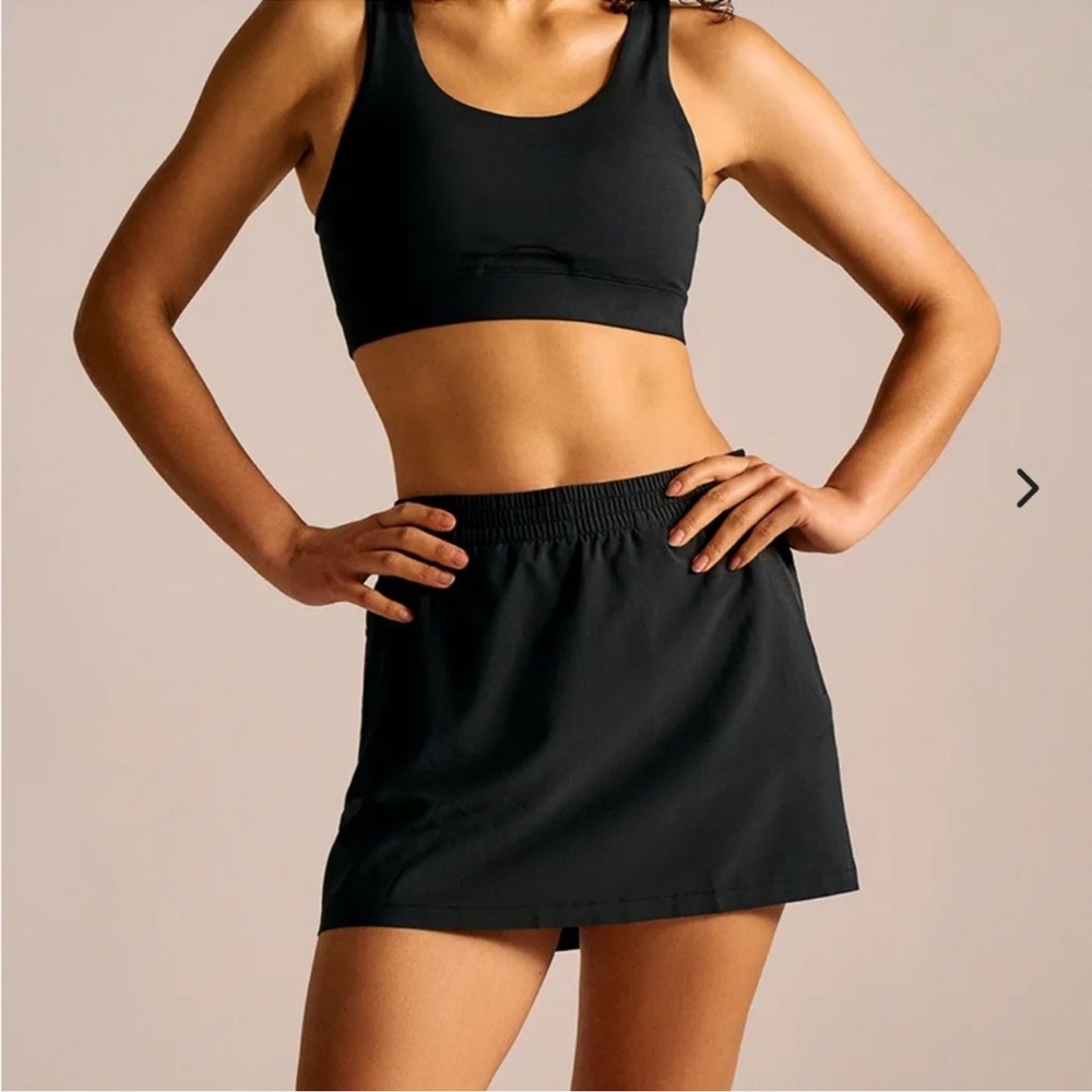 Outdoor Voices zephyr 3” skort size XL NWT